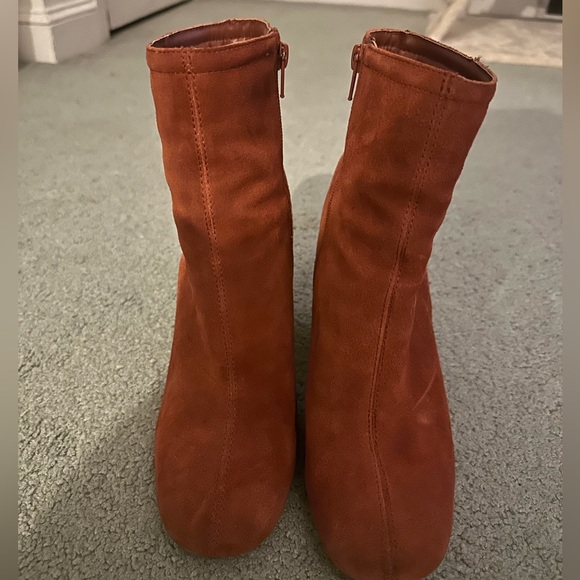 Urban outfitters suede size 8 booties - Picture 2 of 7